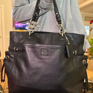 COACH COLLETTE OP ART, EXCELLENT COND BEAUTIFUL. LEATHER, SILVER HARDWARE F16460